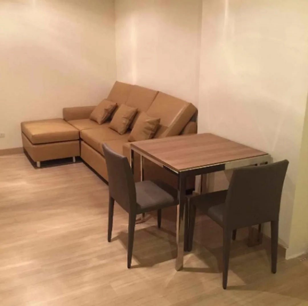 Life @ Sathorn 10 — photo 1