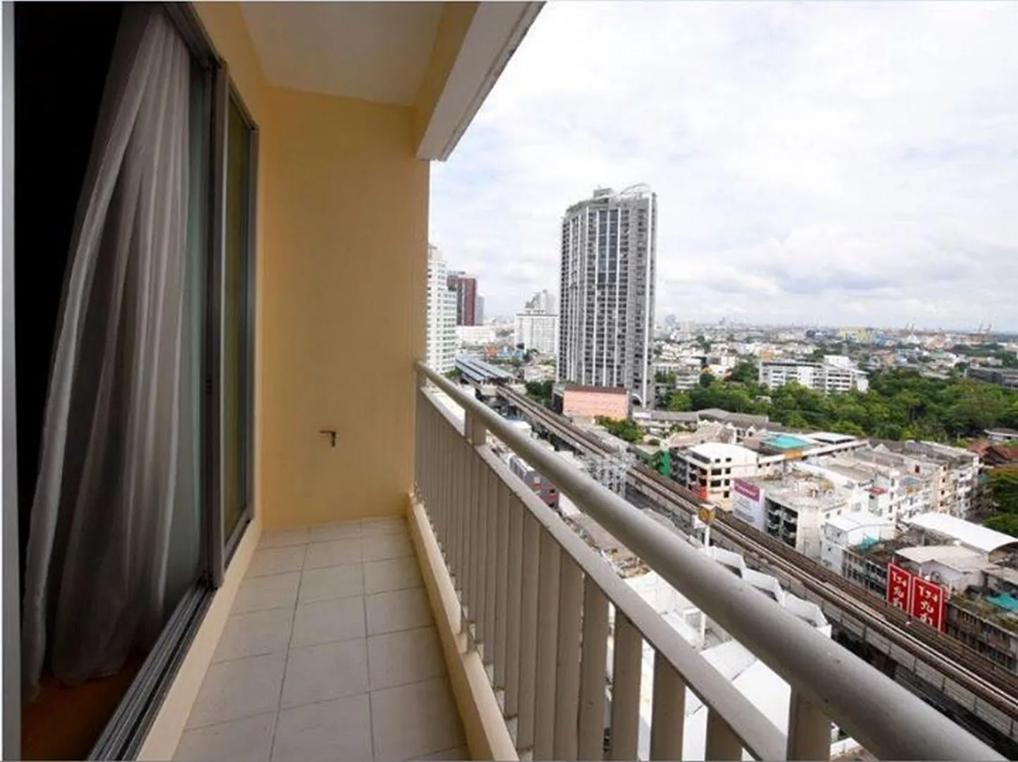 Life Sukhumvit 65 — photo 8