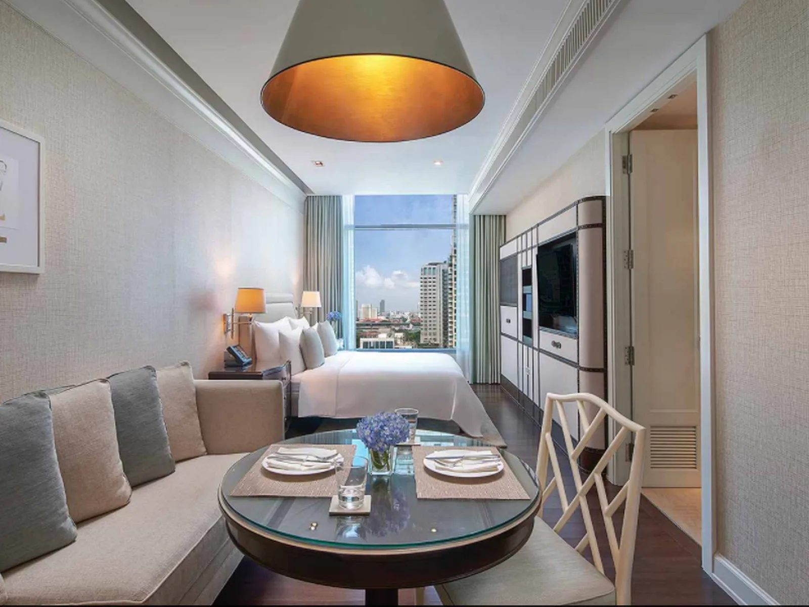 Oriental Residence — photo 1