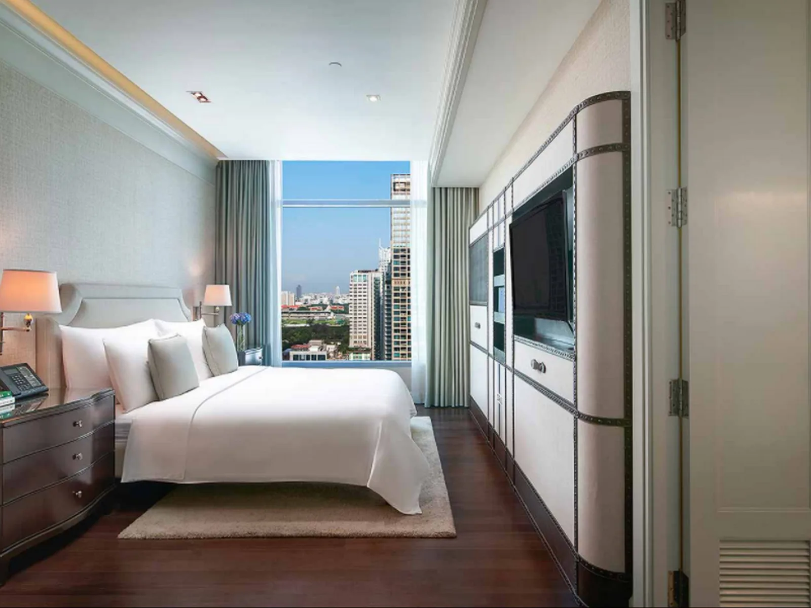 Oriental Residence — photo 2