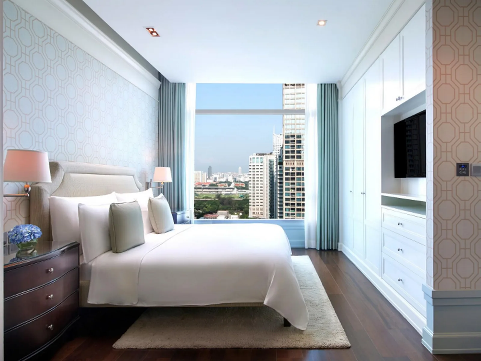 Oriental Residence — photo 1