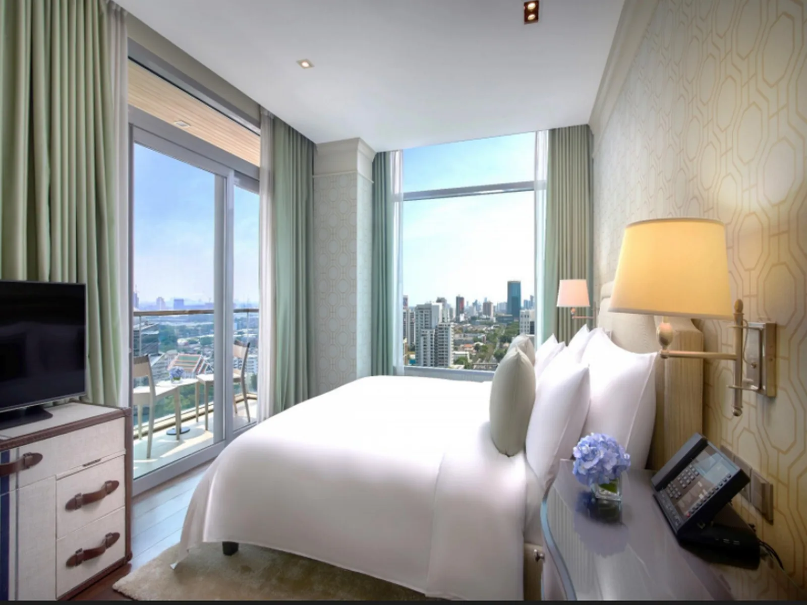 Oriental Residence — photo 1