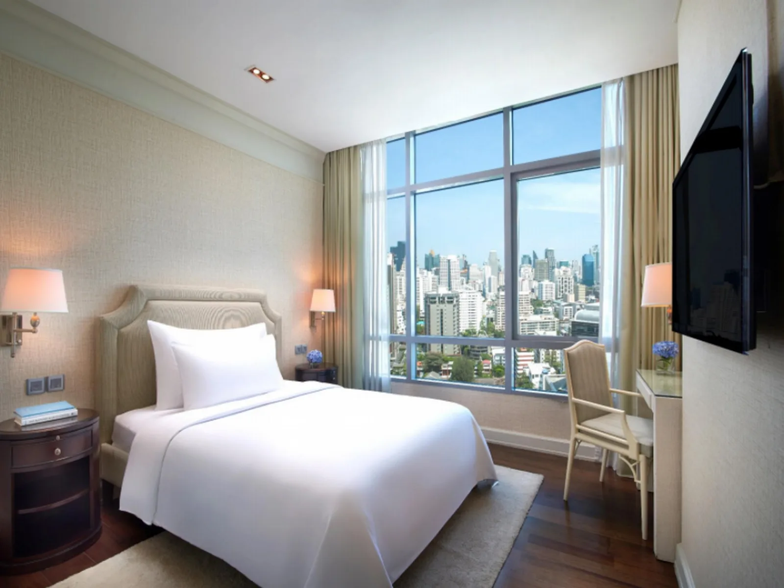Oriental Residence — photo 2