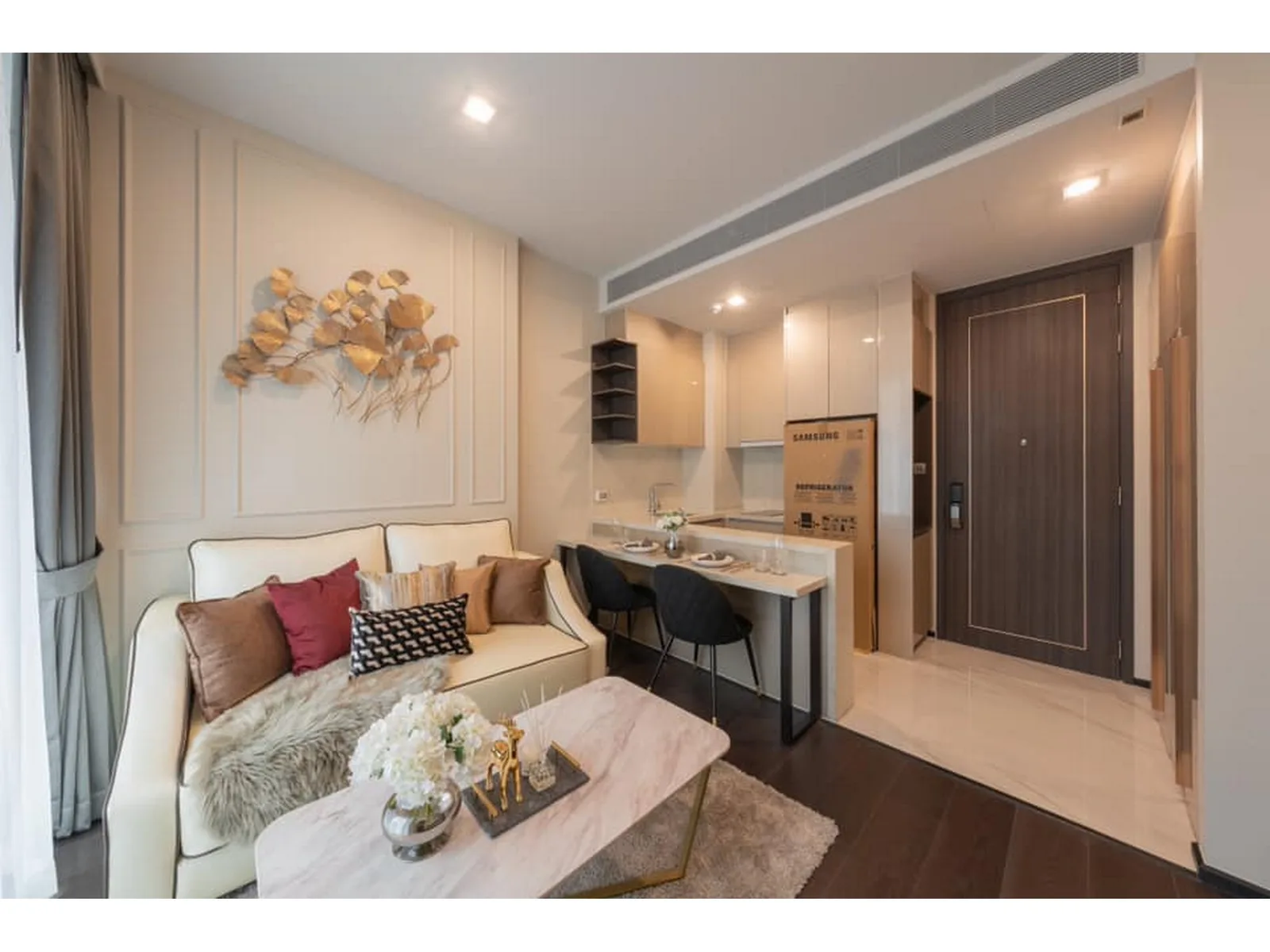 Laviq Sukhumvit 57 — photo 1