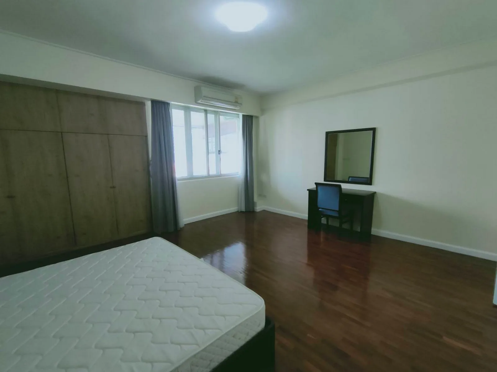 Krystal Court — photo 4