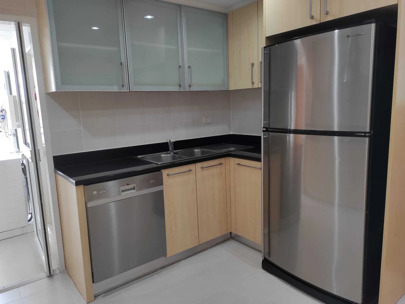 Krungthep Thani Tower — photo 16