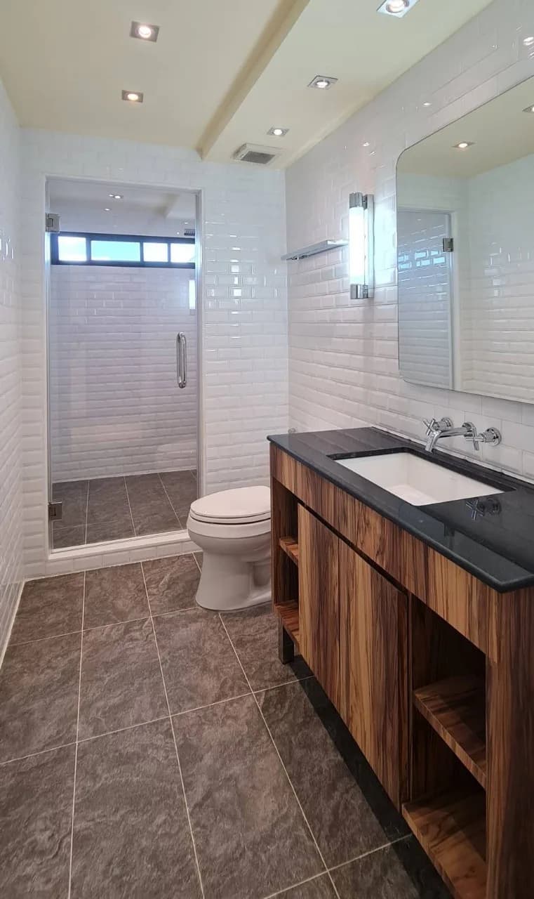 Penthouse Condominium — photo 16
