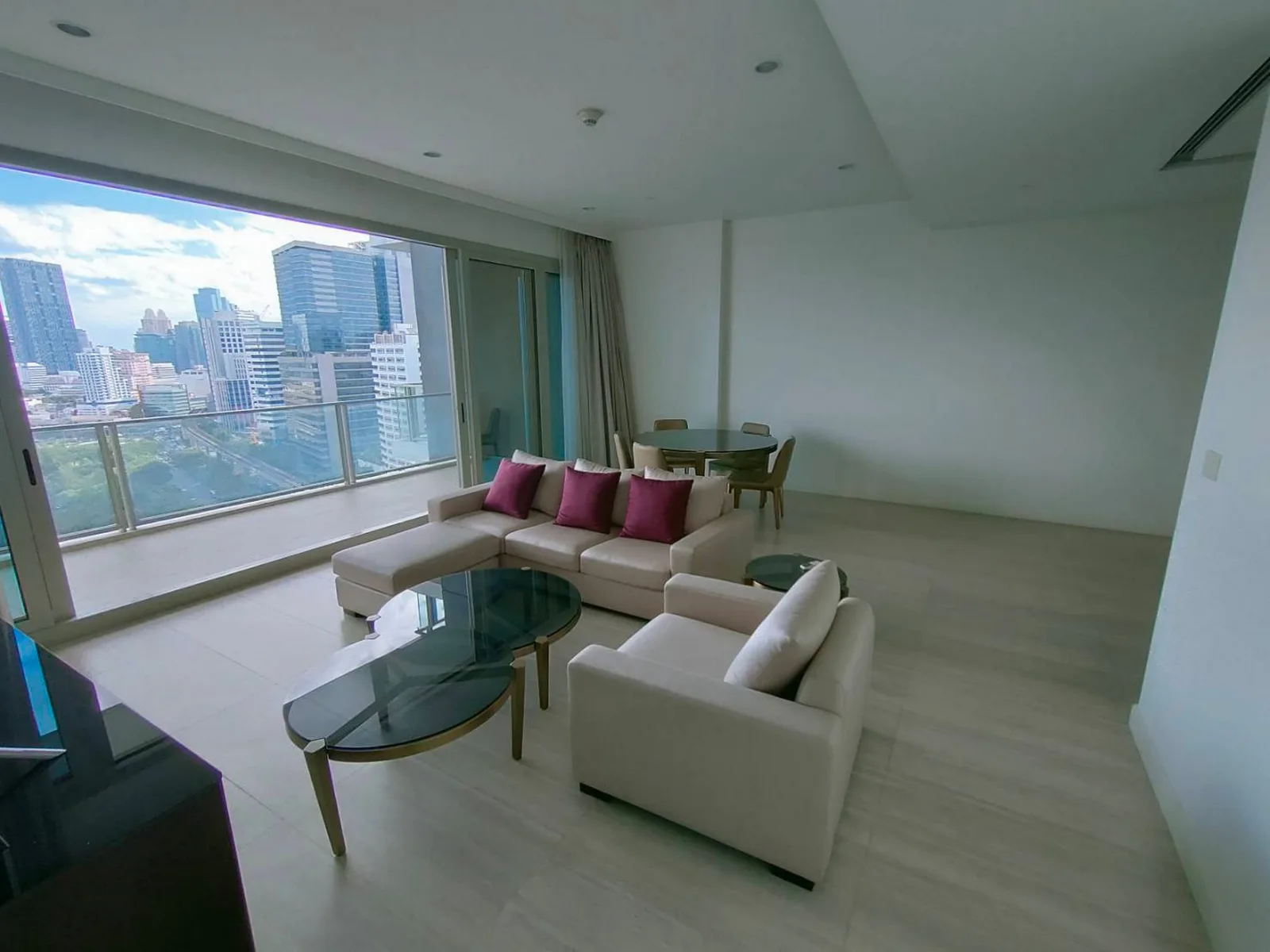 185 Rajadamri — photo 2