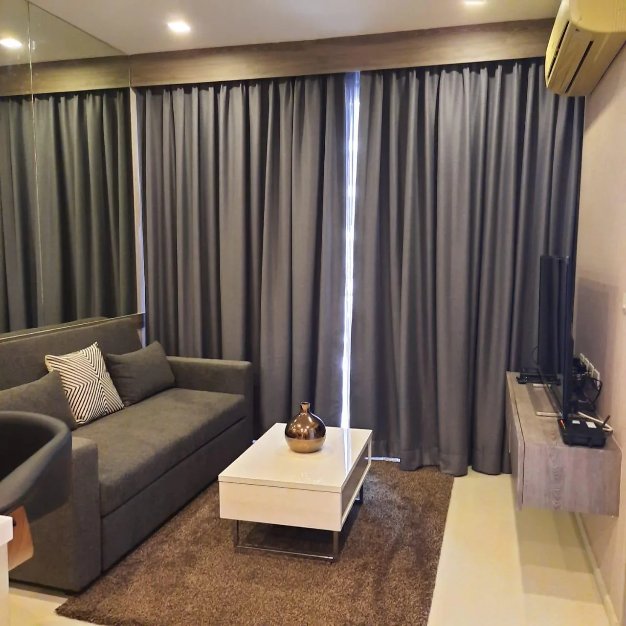 Trapezo Sukhumvit 16 — photo 1