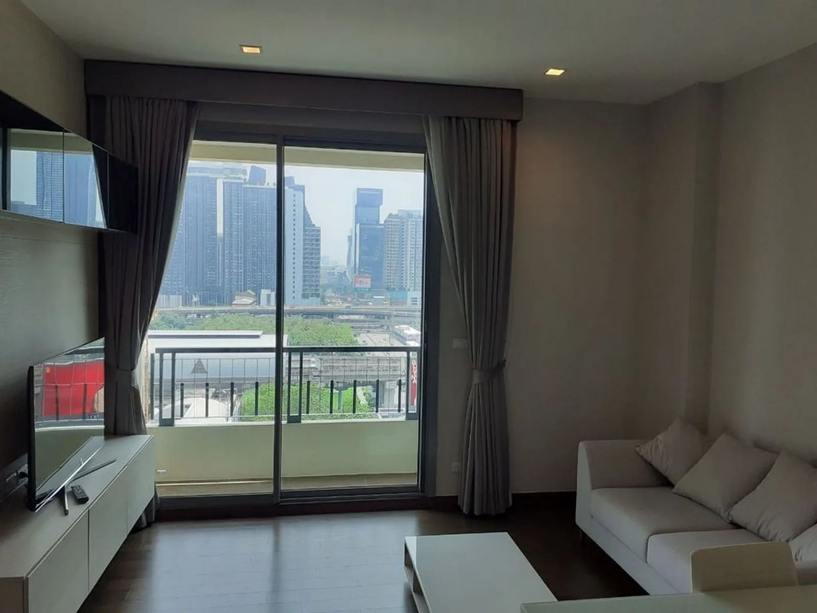 Q Asoke — photo 1