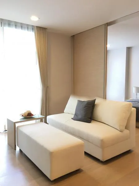 LIV@49 — photo 1