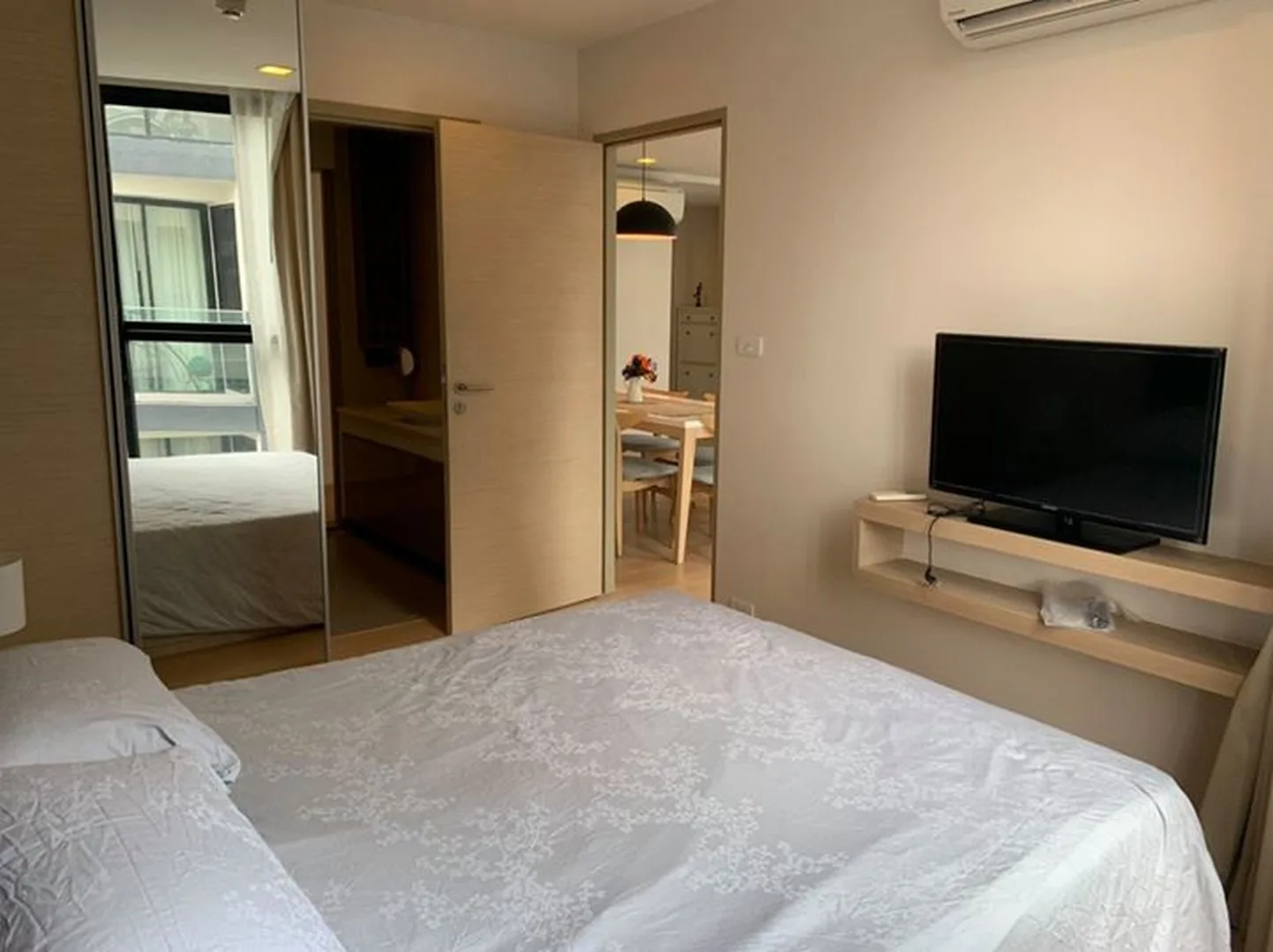 LIV@49 — photo 8