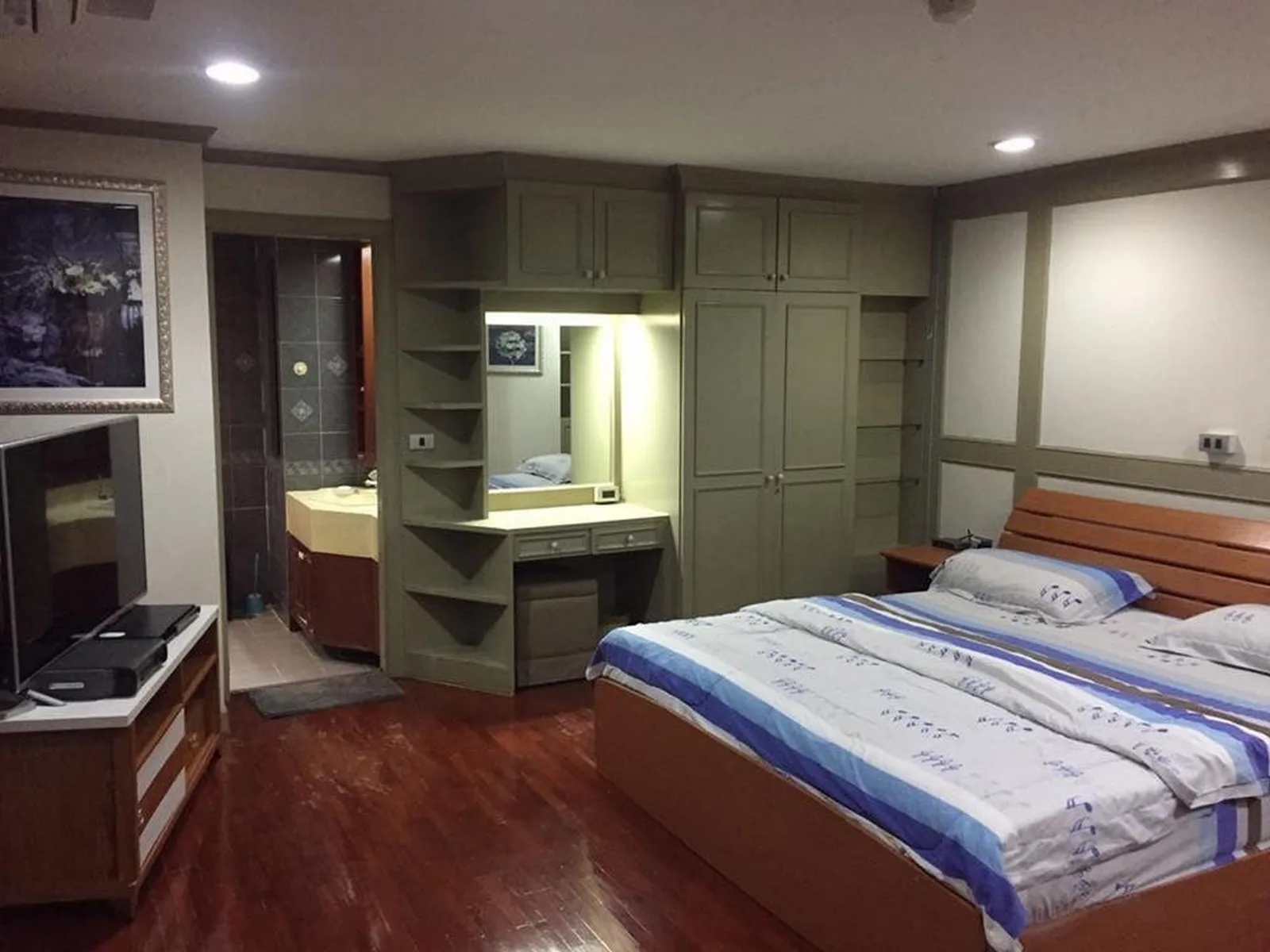 Empire House — photo 3