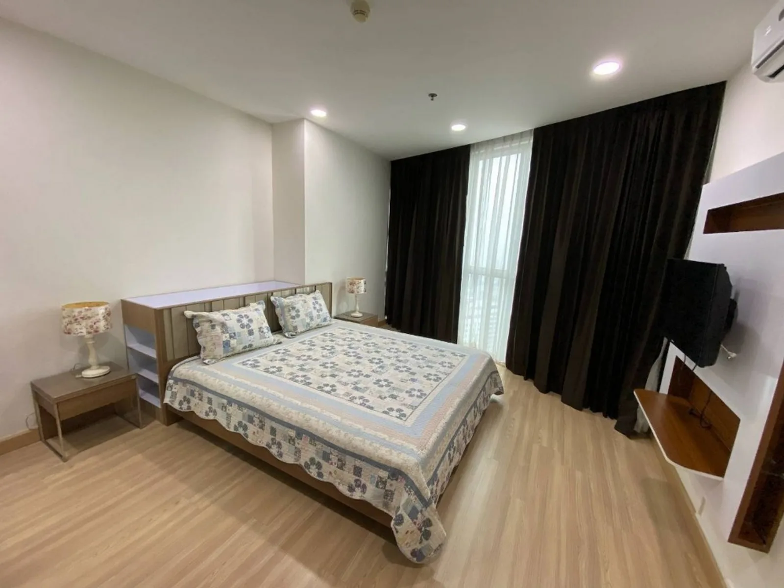 Sky Walk Condominium — photo 10