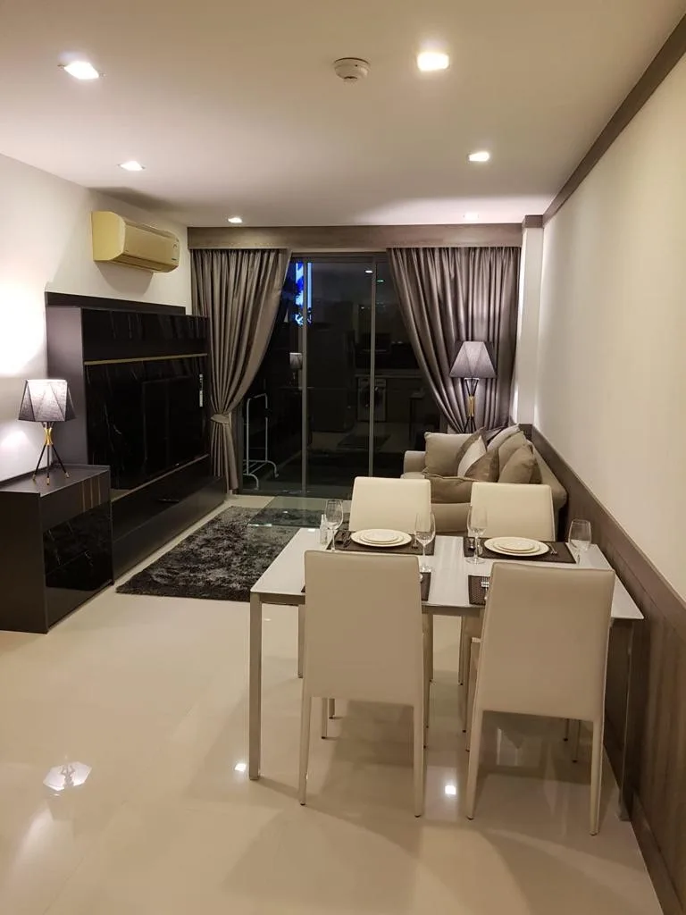 Trapezo Sukhumvit 16 — photo 2