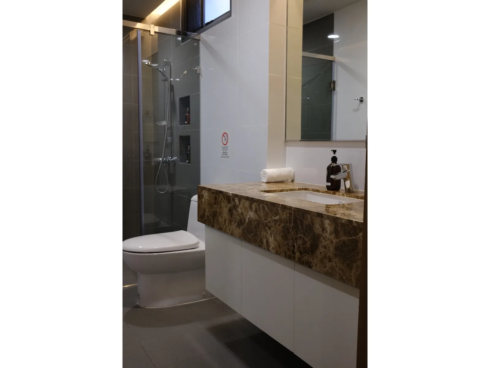 Mayflower House Apartment — photo 8