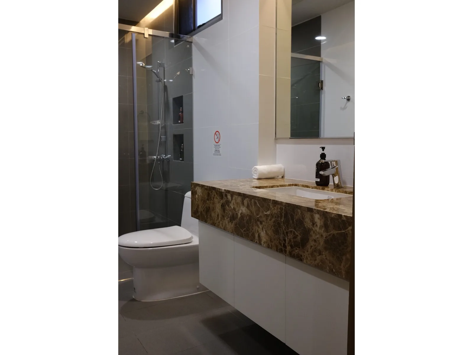 Mayflower House Apartment — photo 9