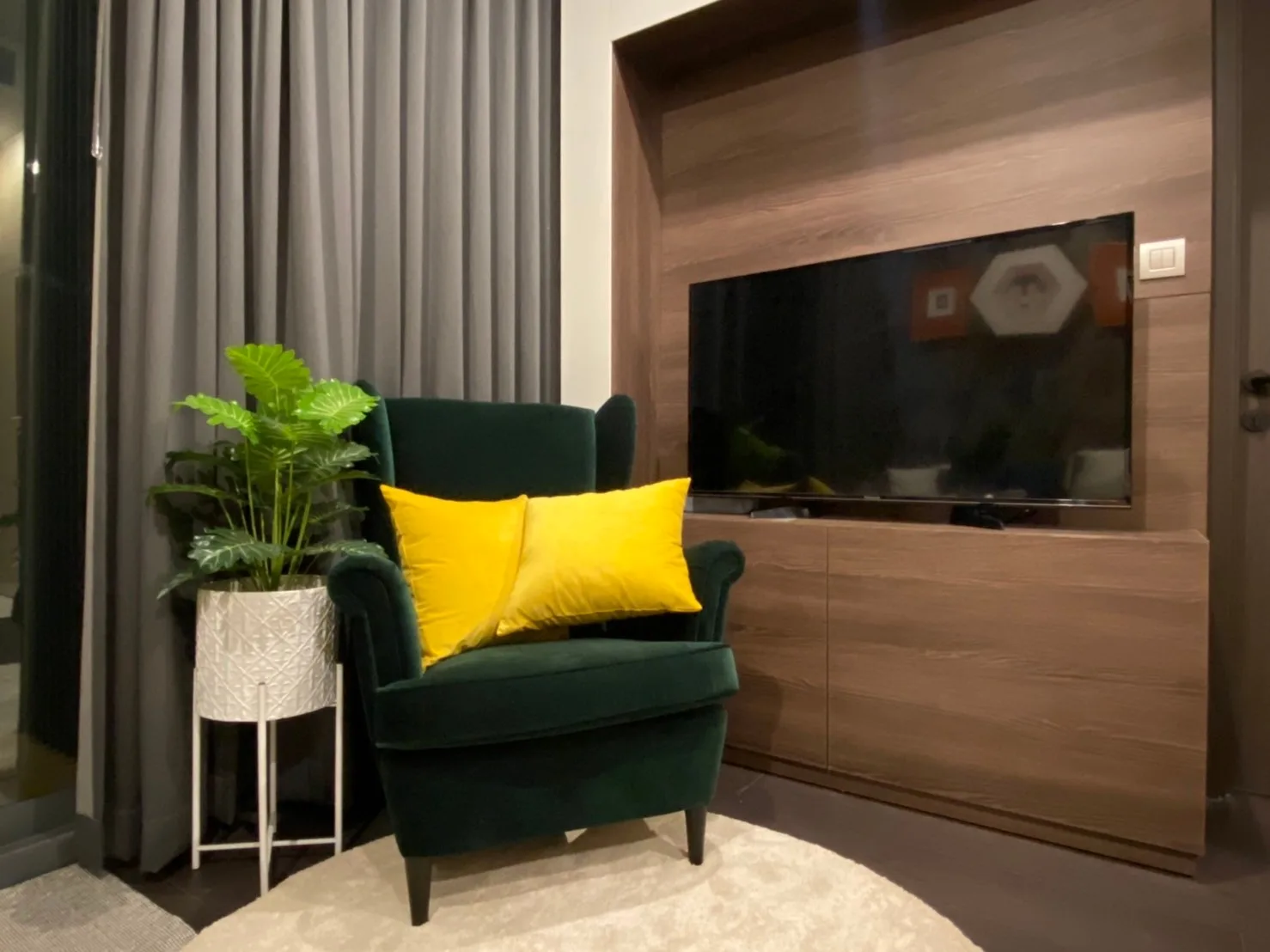 Laviq Sukhumvit 57 — photo 1