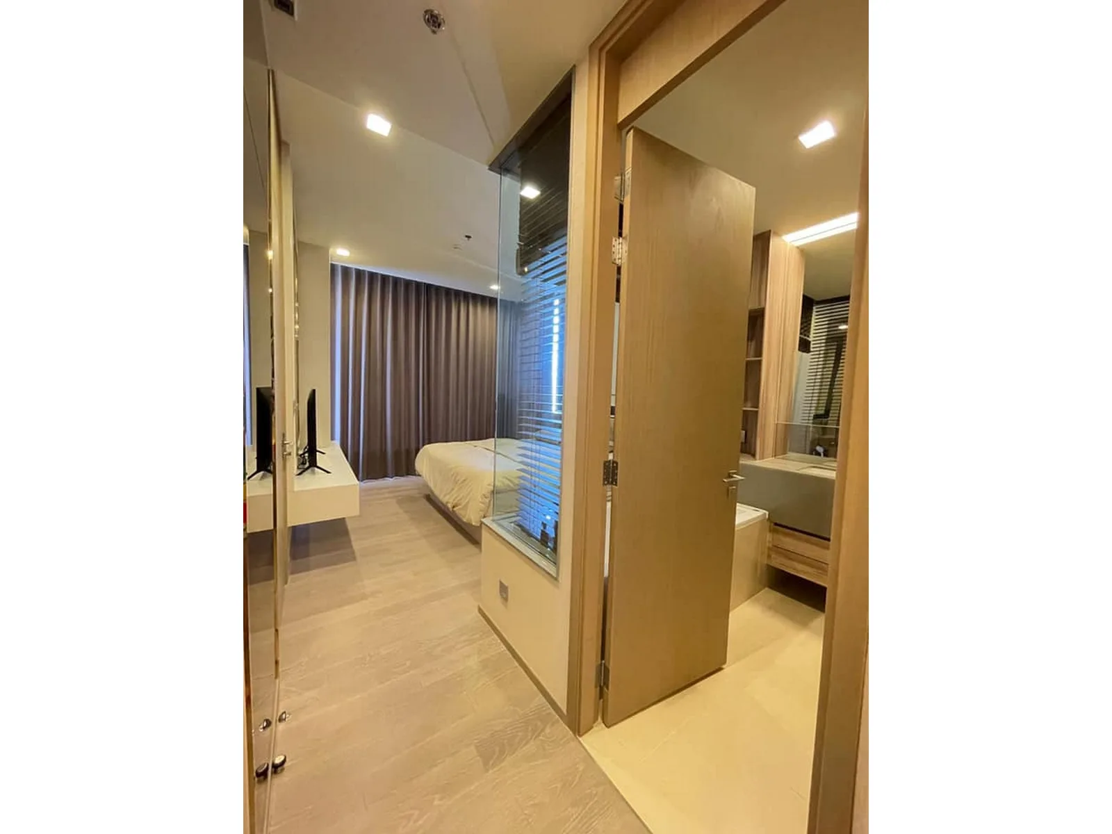 The Esse Asoke — photo 11