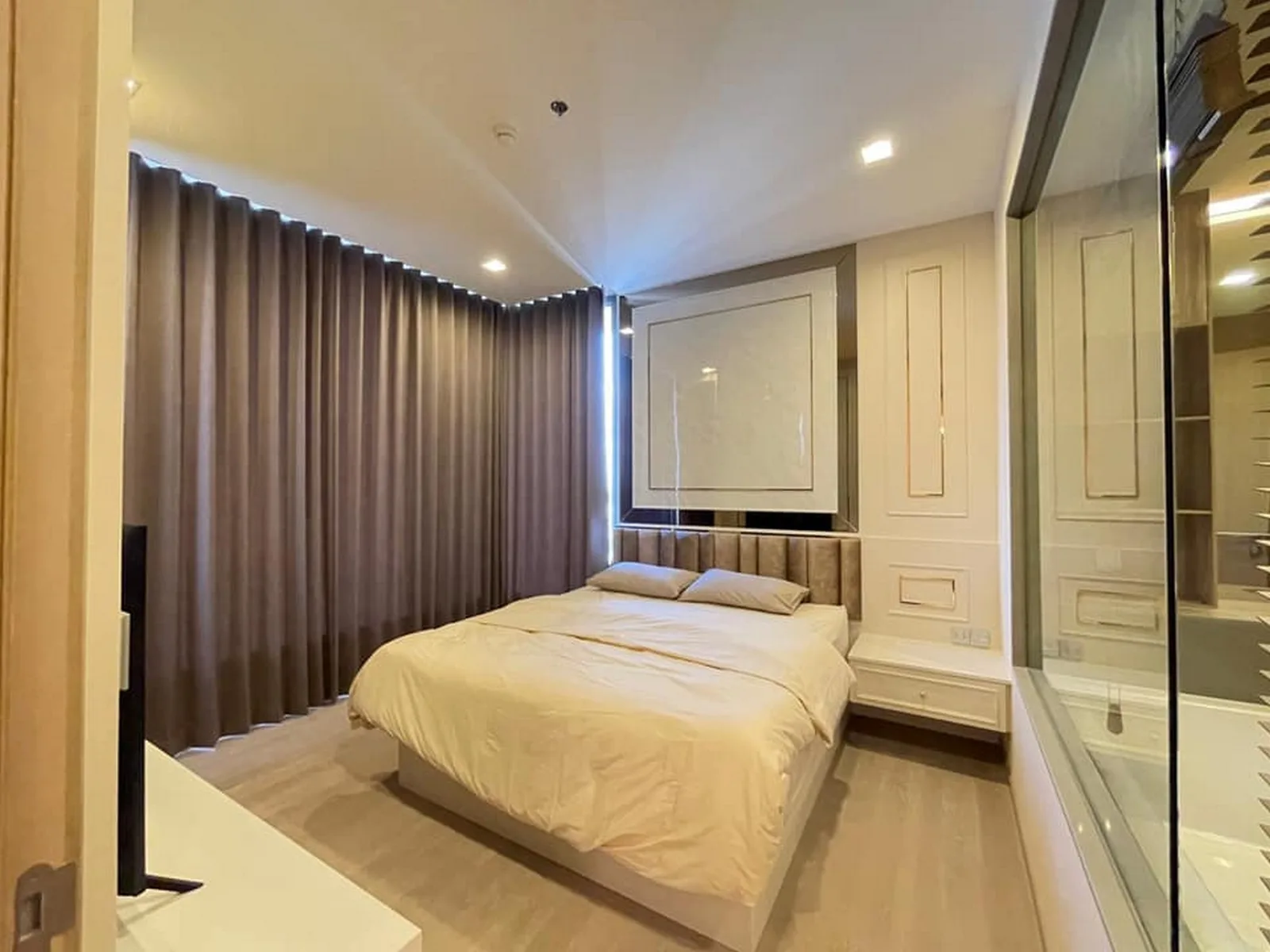 The Esse Asoke — photo 4
