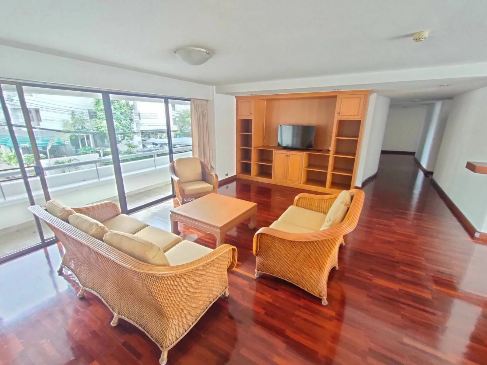 Sripat Court Apartment — photo 1