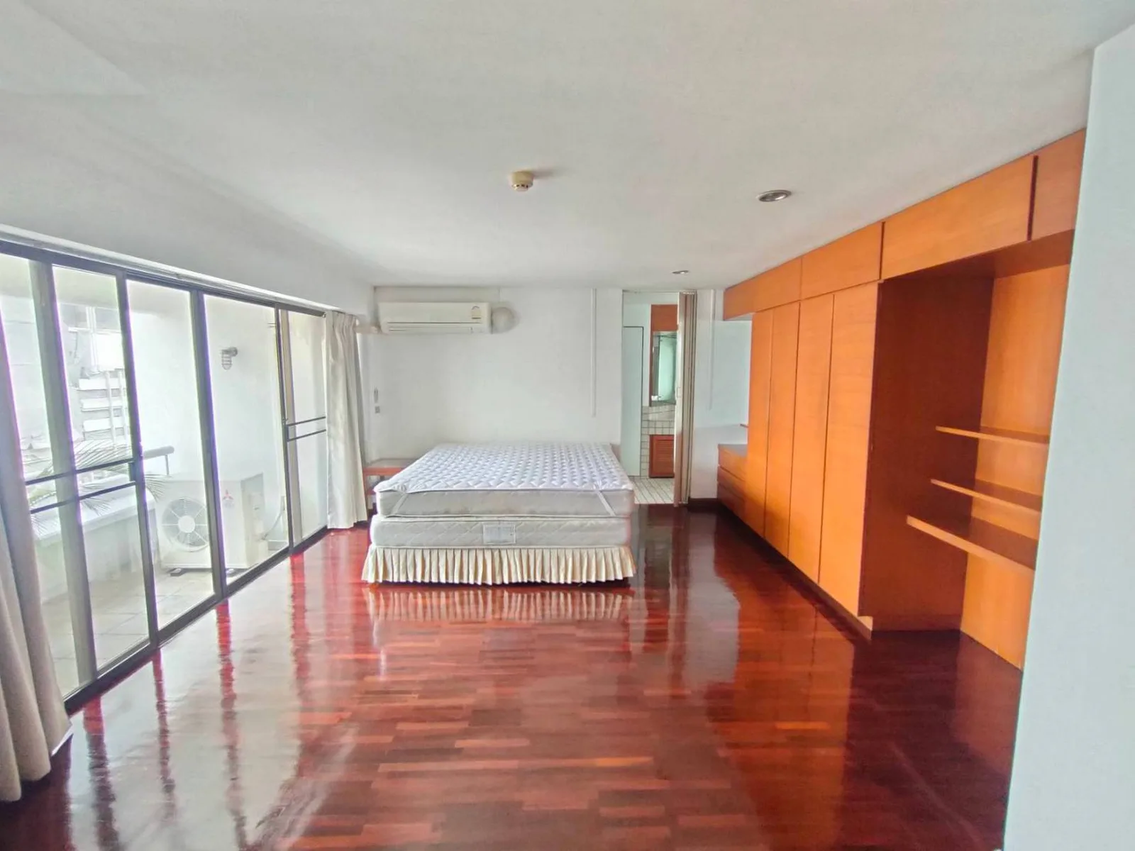 Sripat Court Apartment — photo 10
