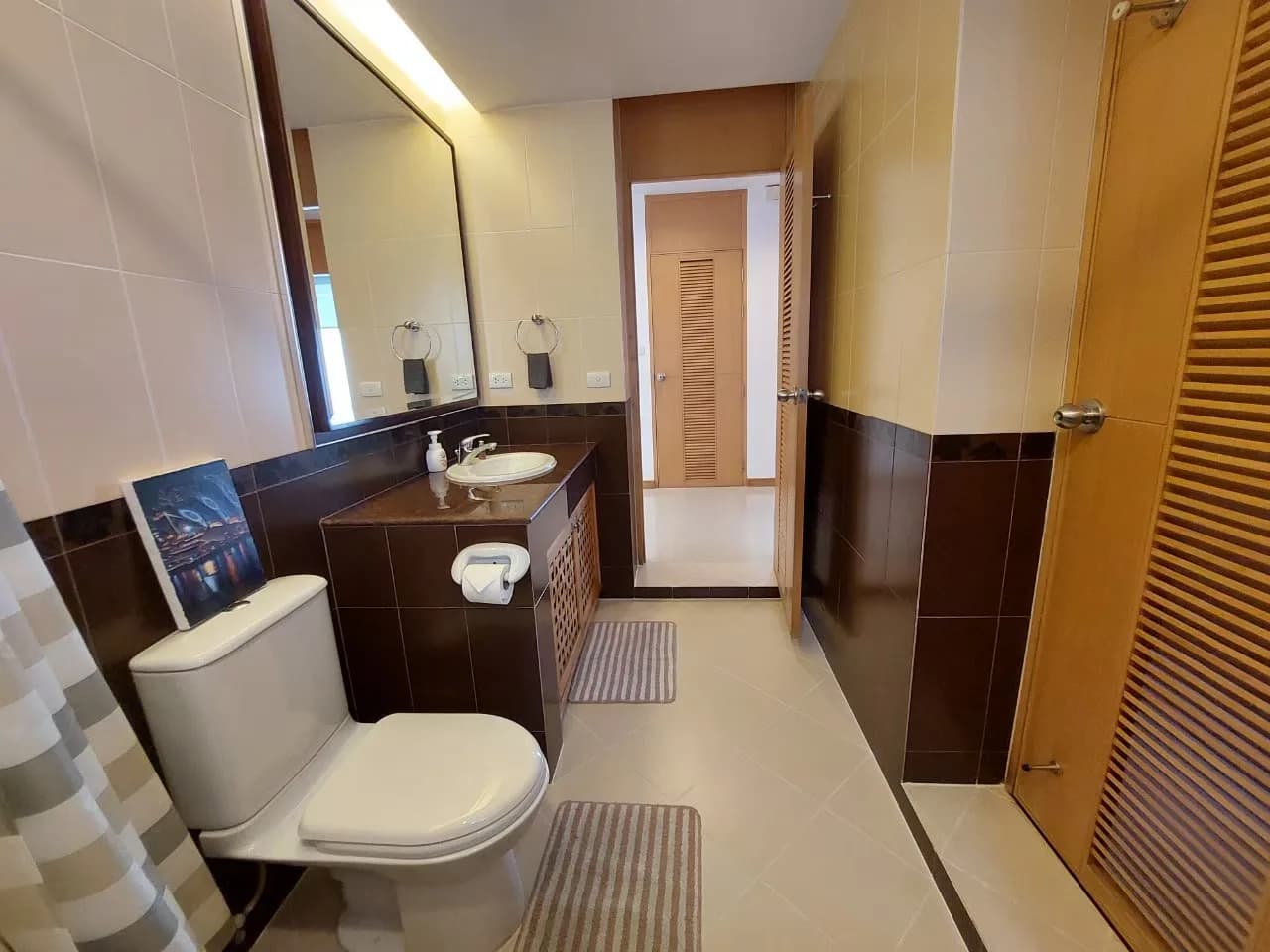 Esmeralda Apartments — photo 12