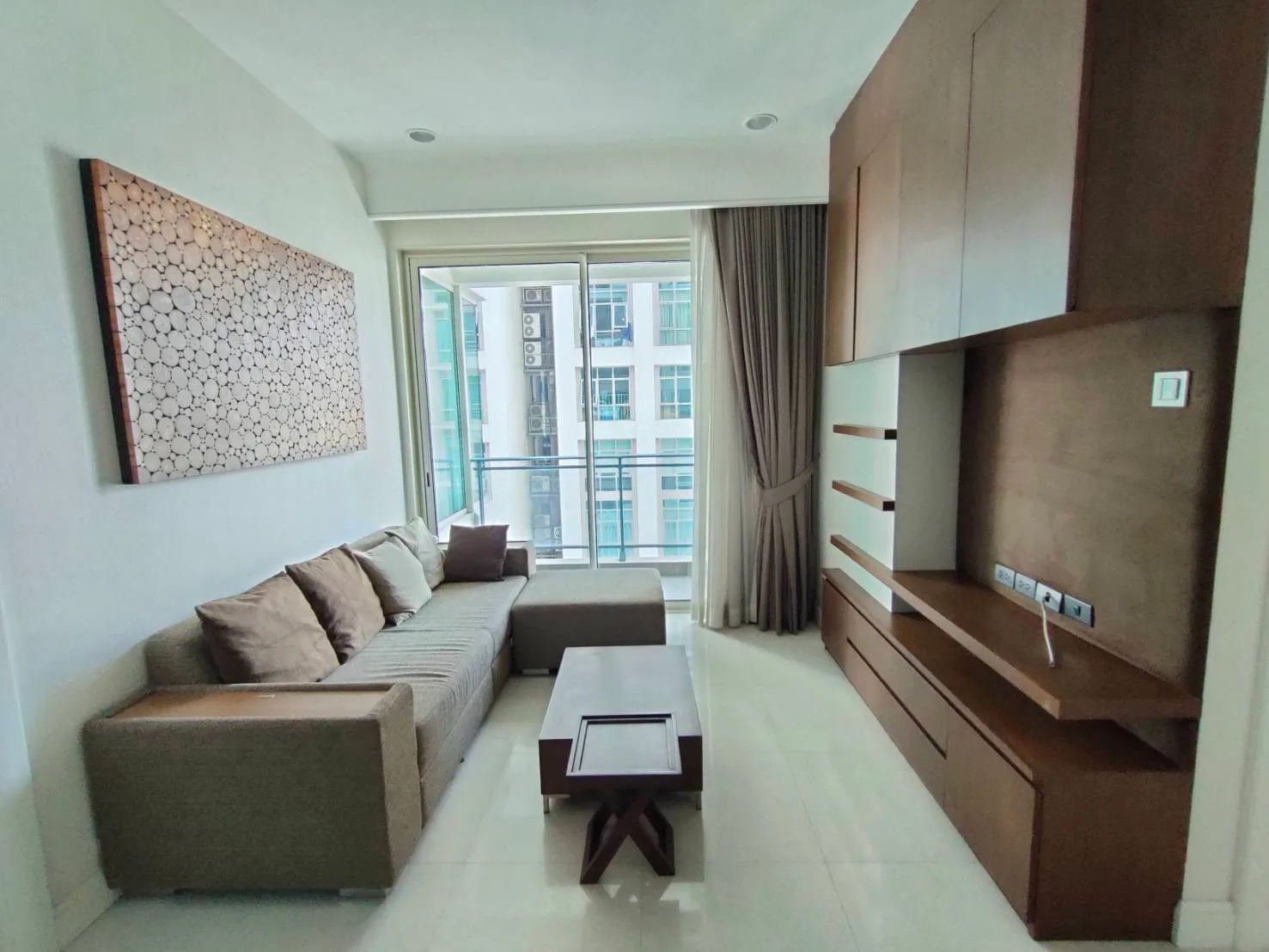 Q Langsuan — photo 1