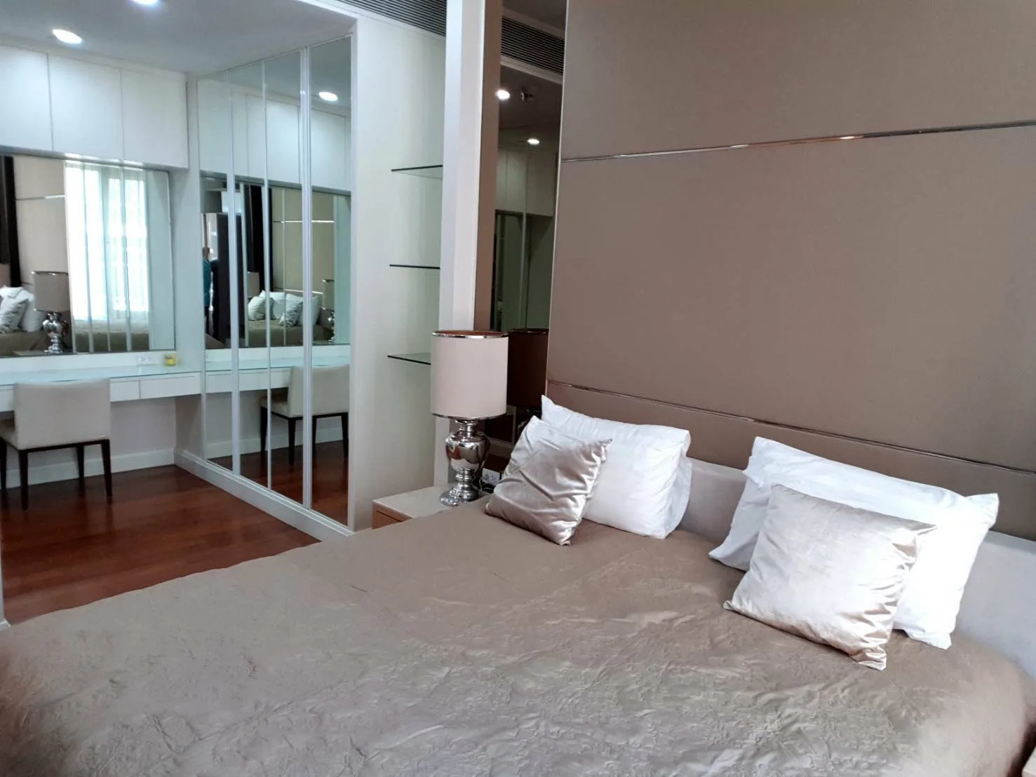 Q Langsuan — photo 15