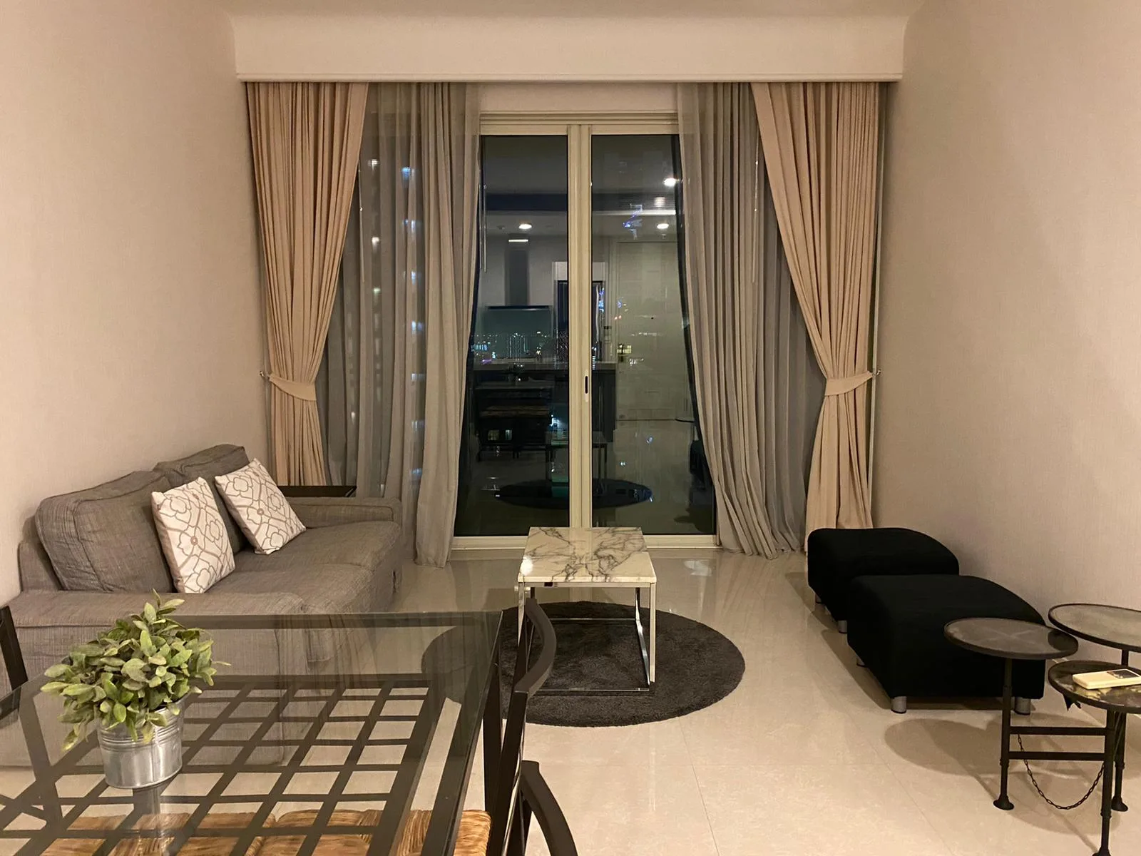 Q Langsuan — photo 1