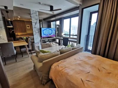 Ashton Chula - Silom