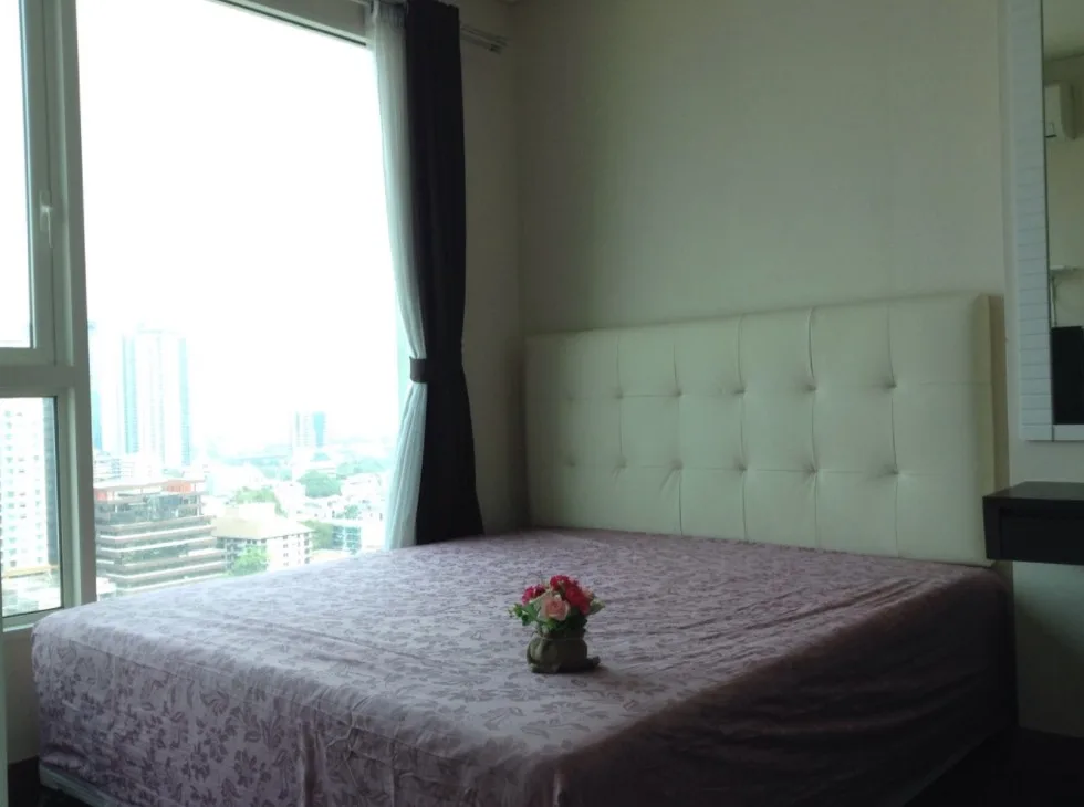 Ivy Thonglor — photo 3