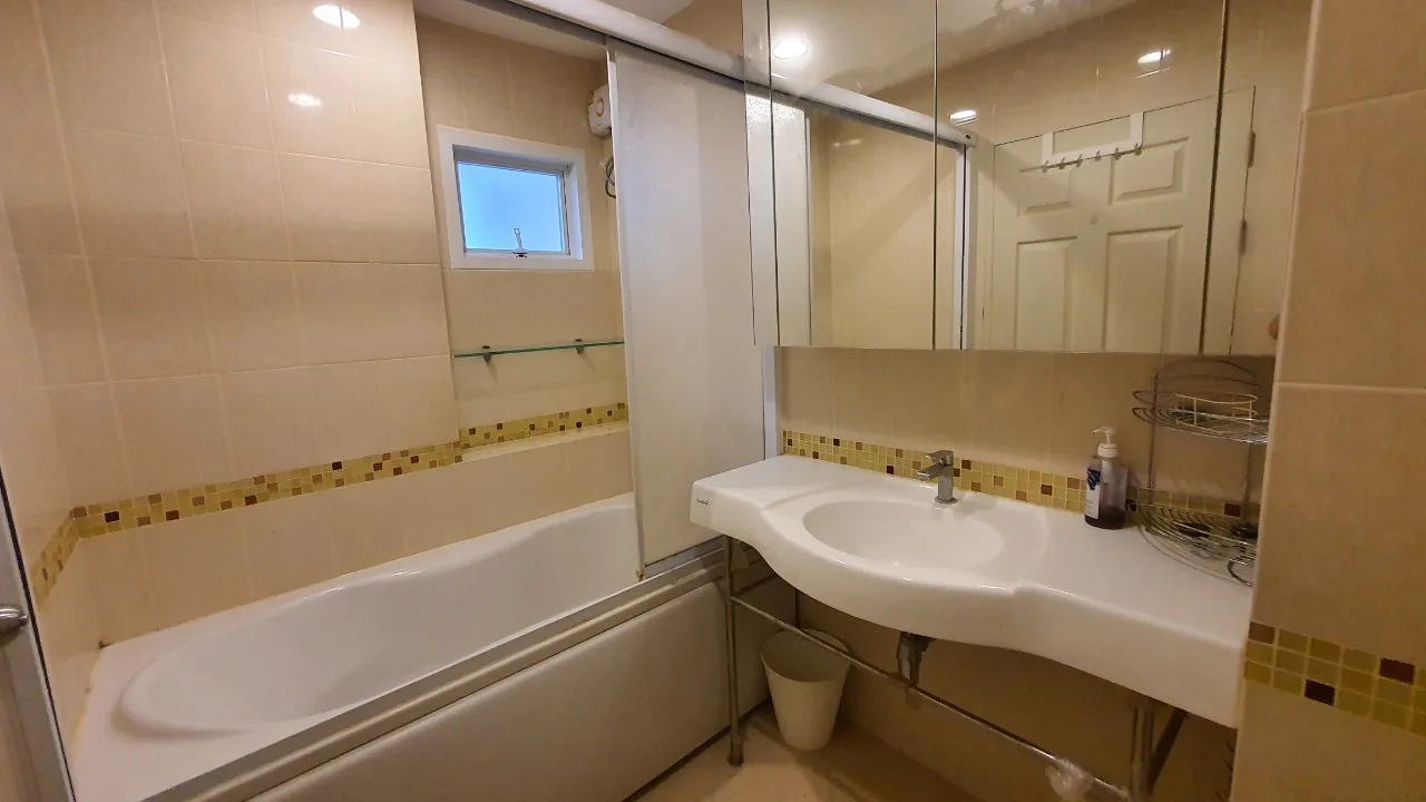 Life @ Ratchada - Suthisan — photo 7