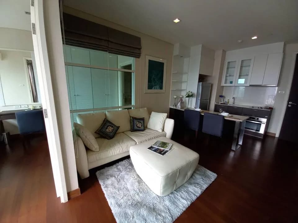 Ivy Thonglor — photo 1