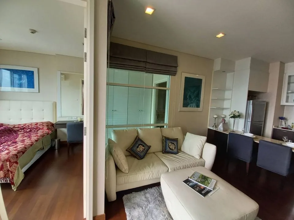 Ivy Thonglor — photo 2