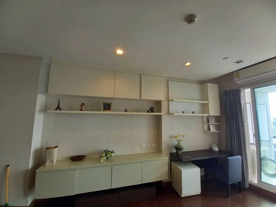 Ivy Thonglor — photo 3