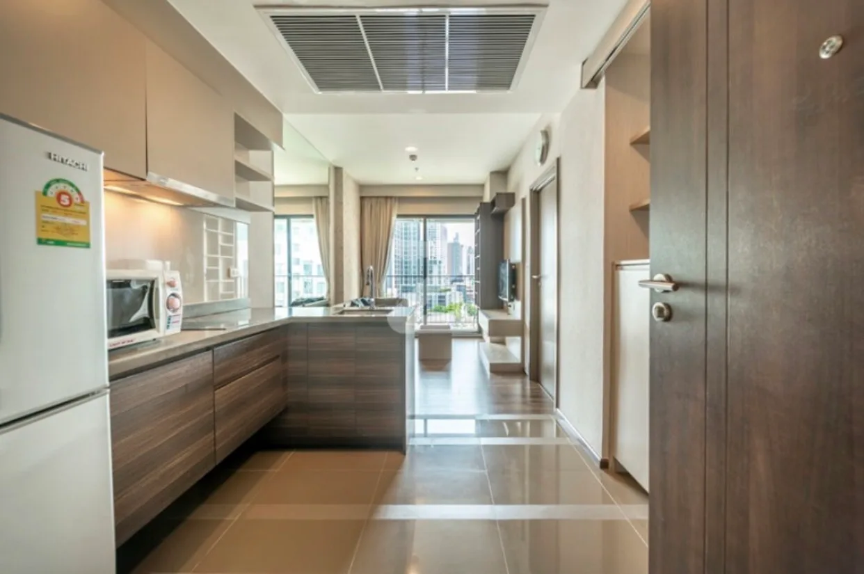 Teal Sathorn-taksin — photo 2