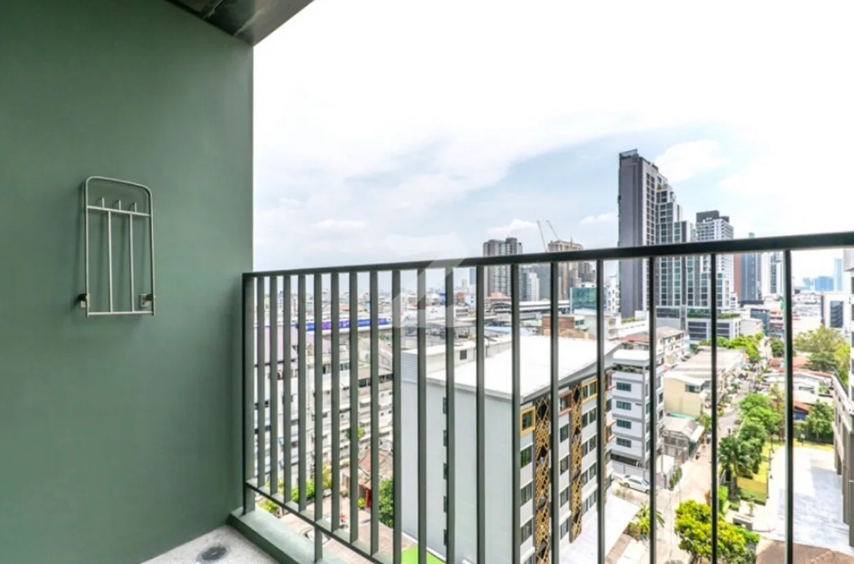 Teal Sathorn-taksin — photo 15