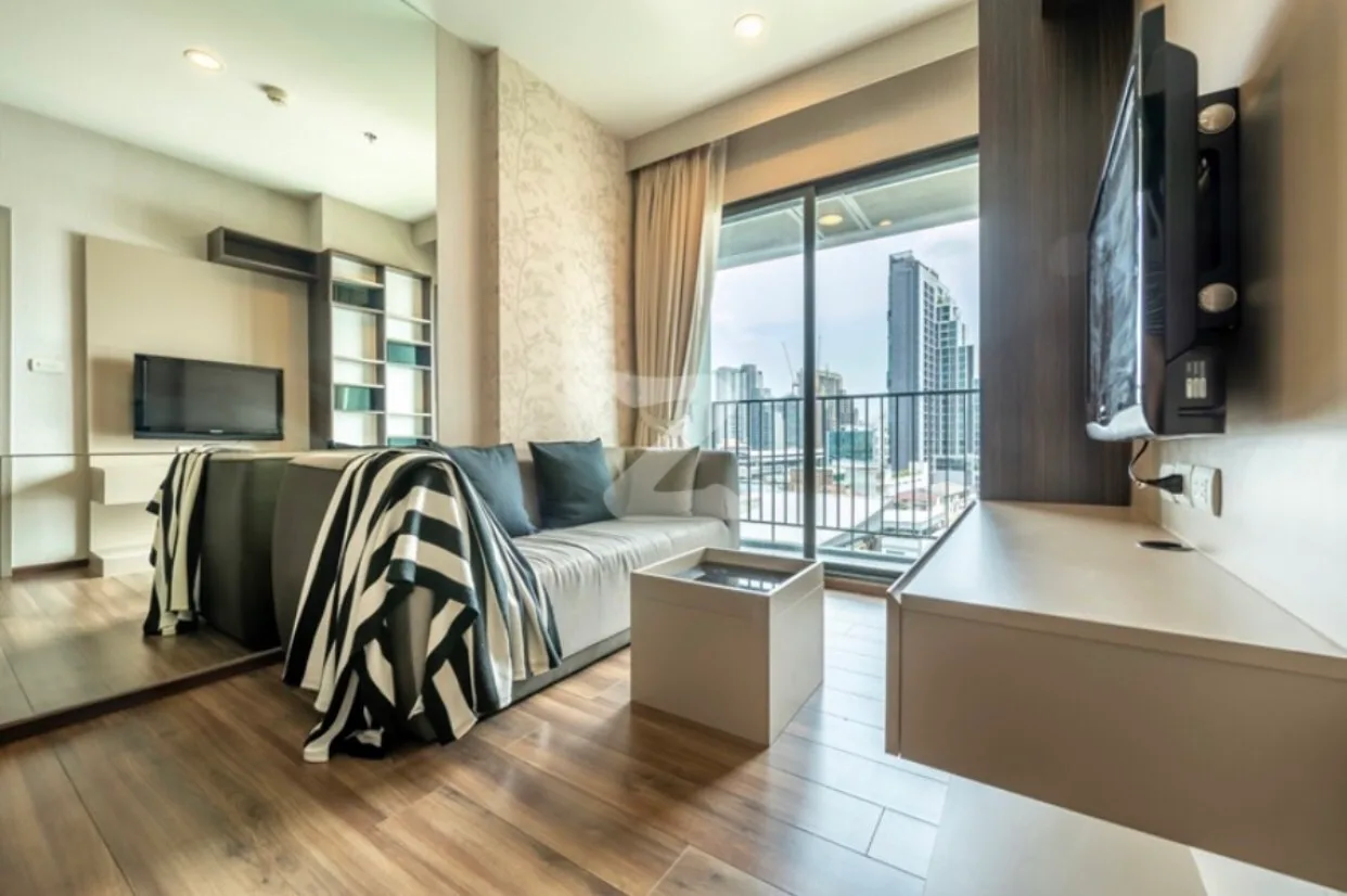 Teal Sathorn-taksin — photo 4