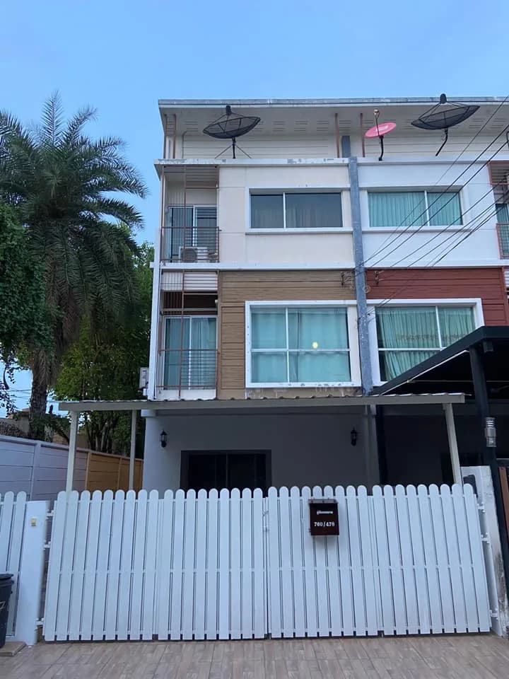 Townhome — photo 1