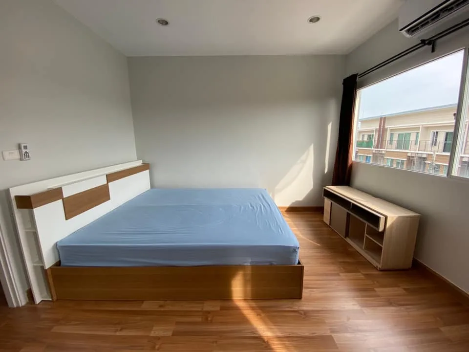 Townhome — photo 10