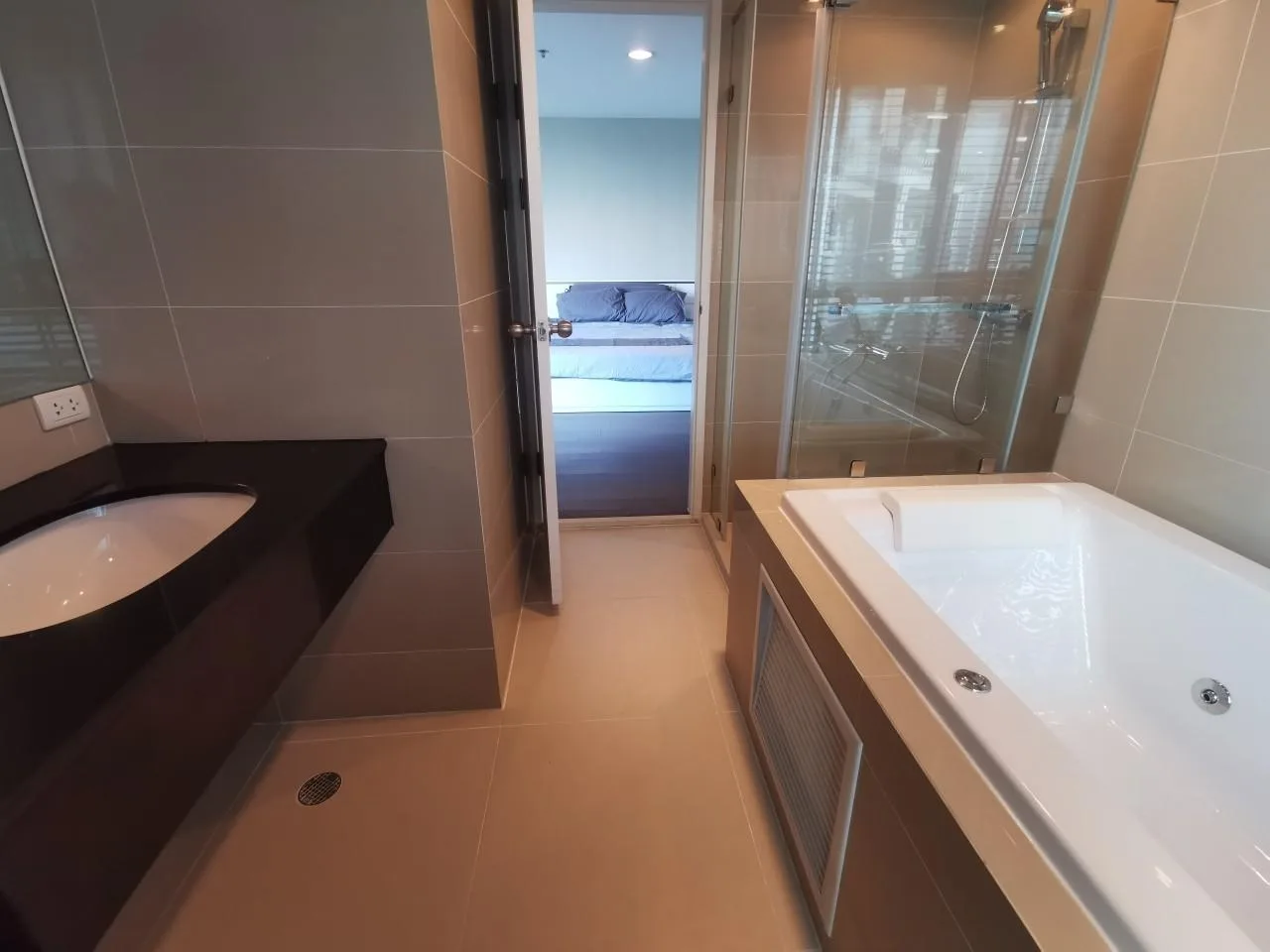 Belle Grand Rama 9 — photo 12