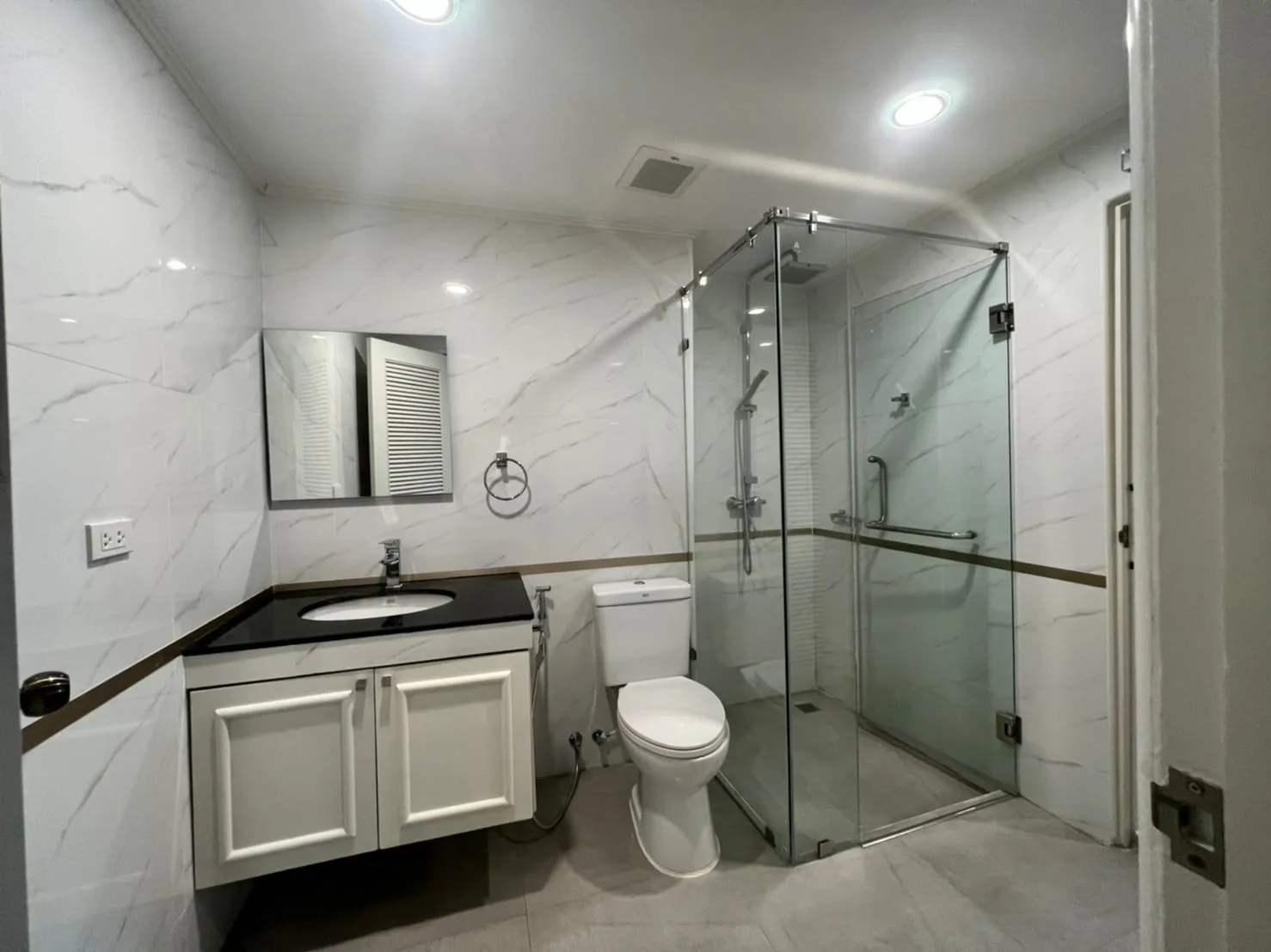 M Tower Apartment — photo 6