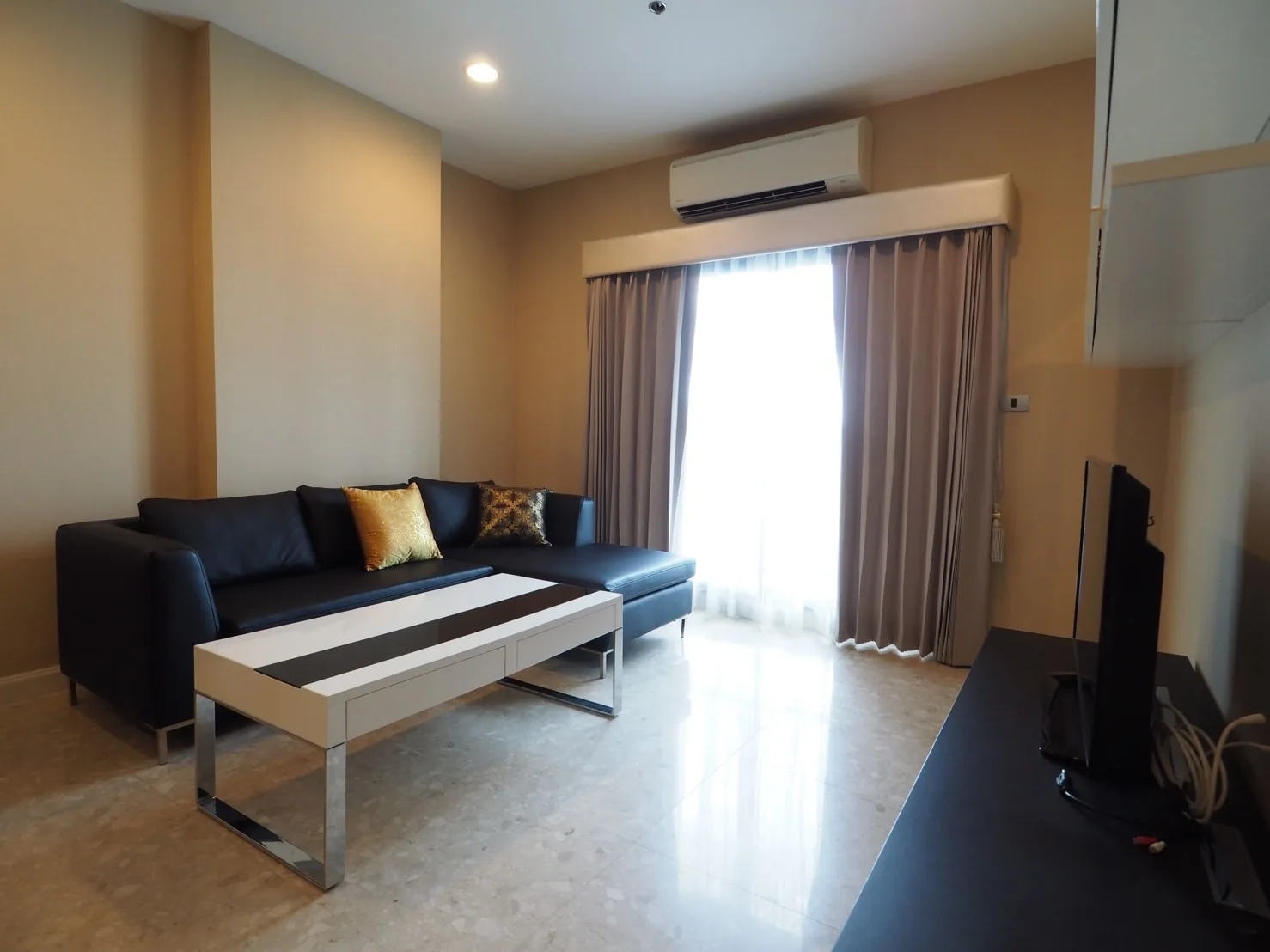 The Crest Sukhumvit 34 — photo 1