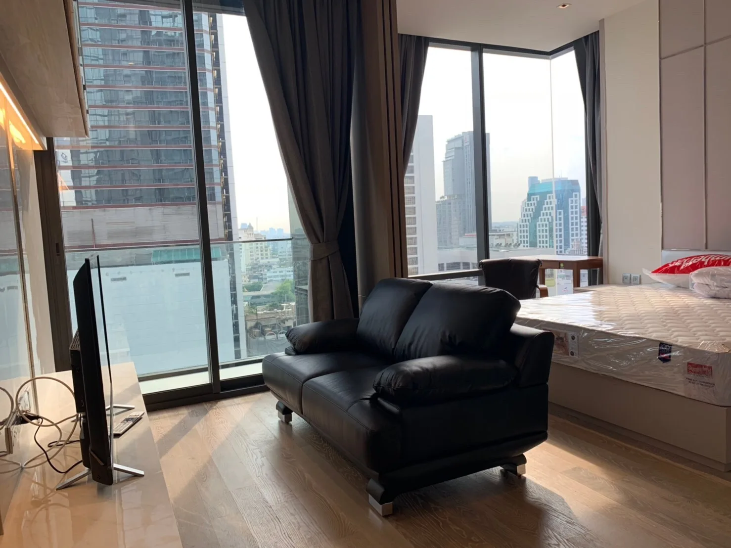Ashton Silom — photo 1