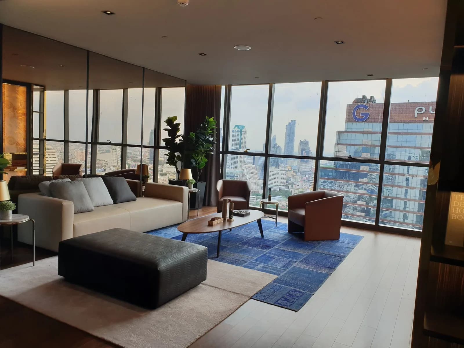 Ashton Silom — photo 1