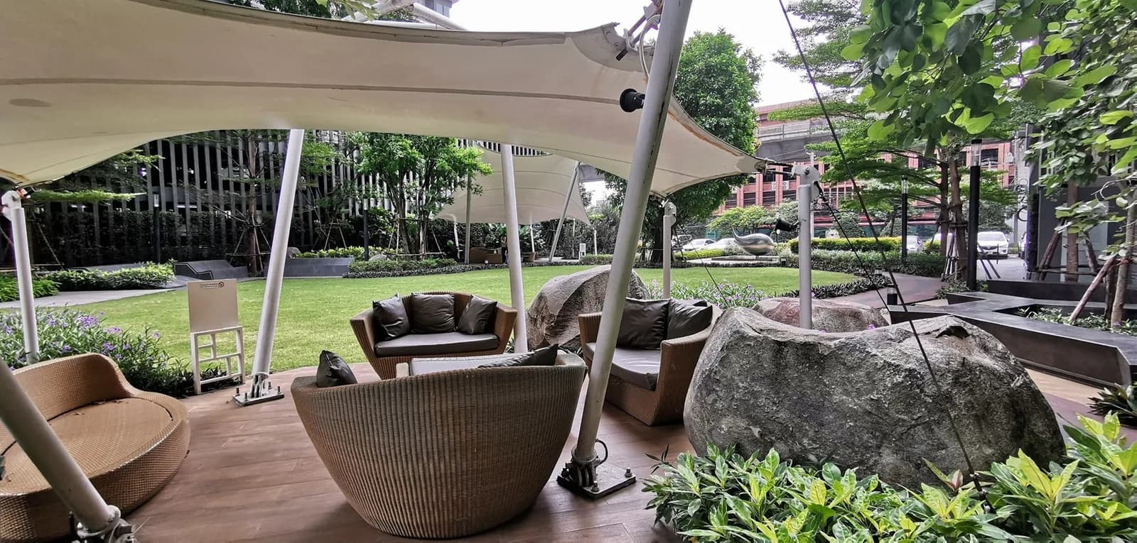 Ideo Mobi Sukhumvit 81 — photo 1
