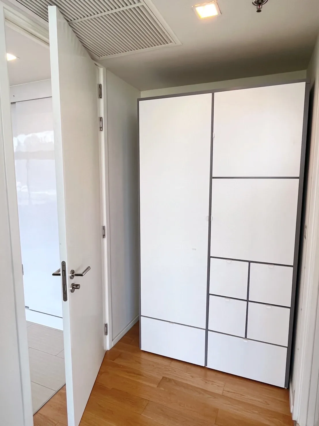 Circle Living Prototype — photo 3