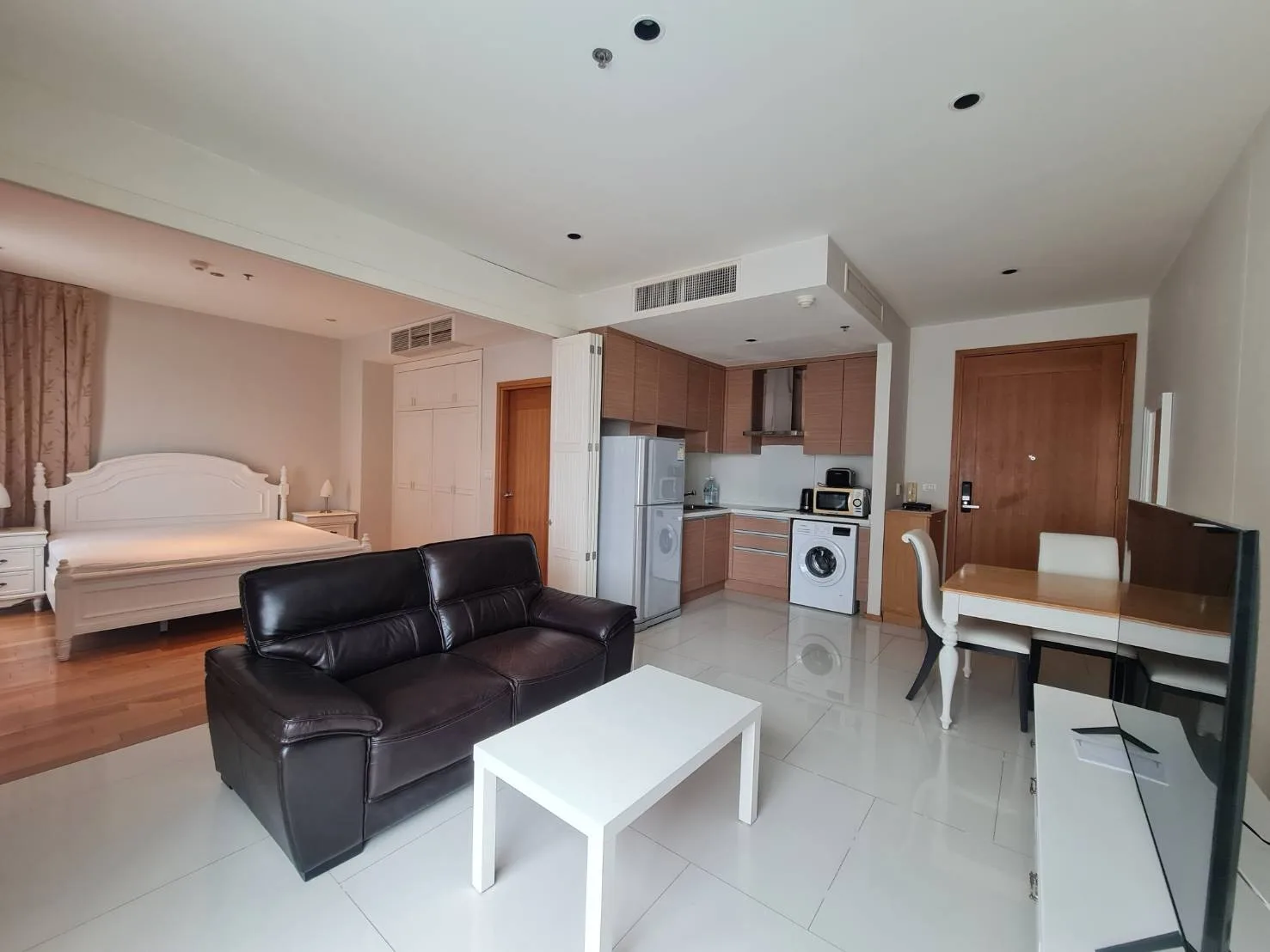 The Emporio Place — photo 1