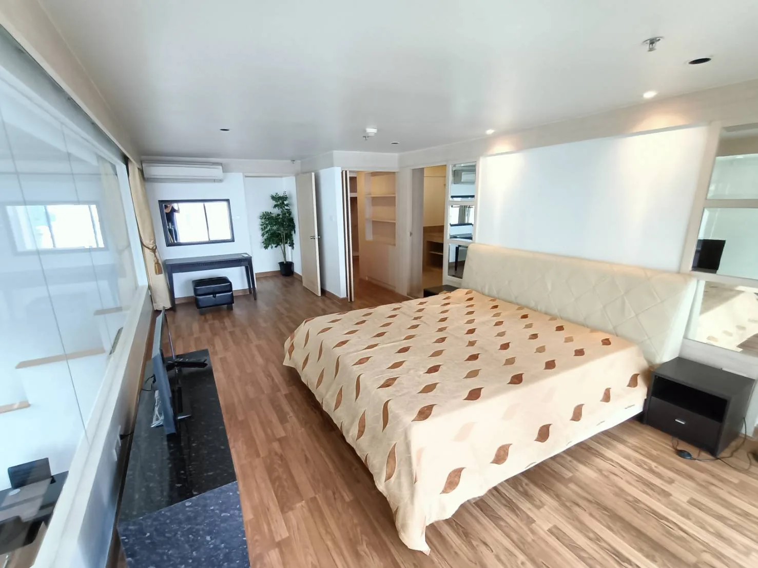 The Emporio Place — photo 8